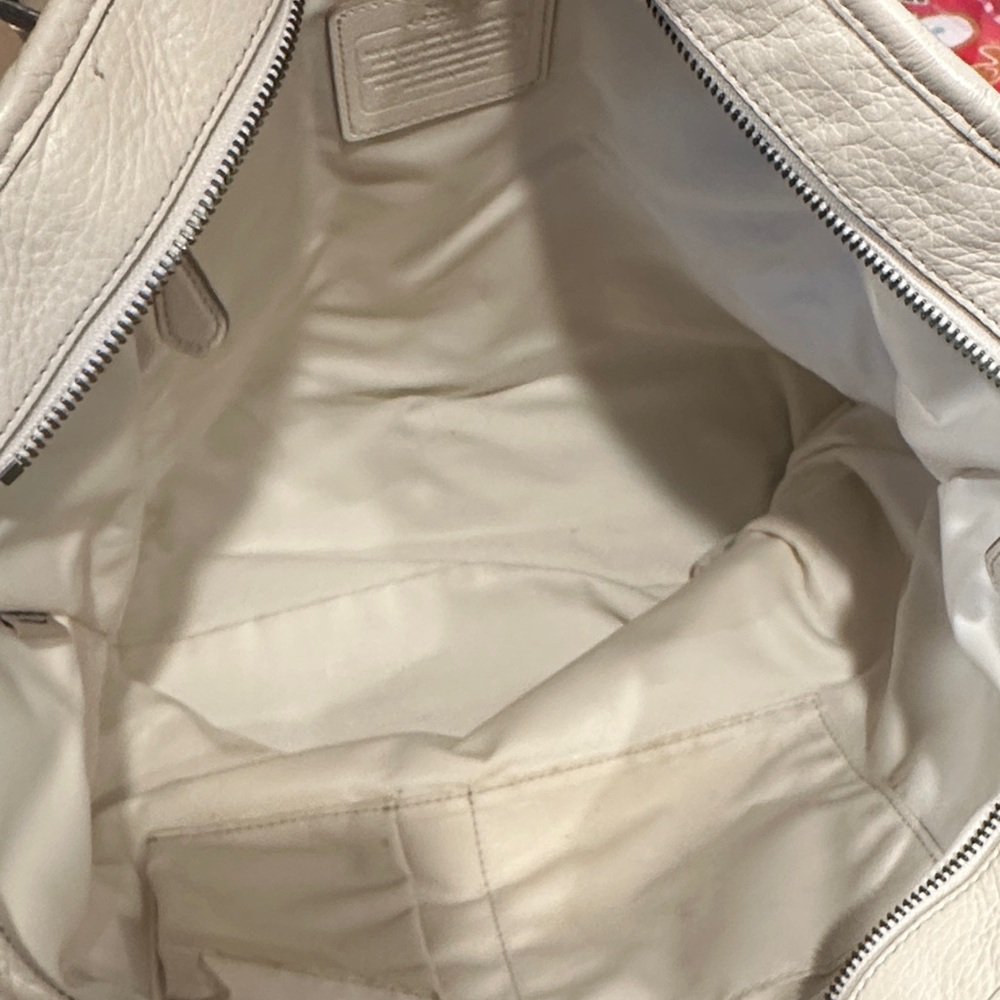 Authentic Coach Off-White Leather Tote Bag-WOW, buttery soft genuine leather. - Picture 11 of 13